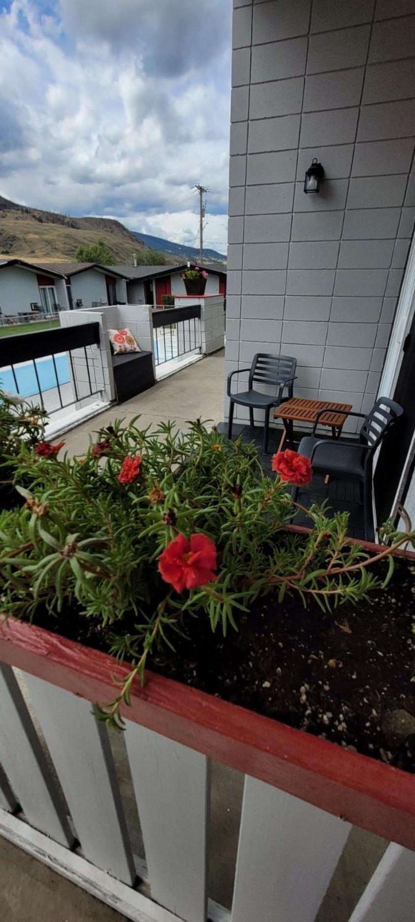 Destination Inn Cache Creek Exterior photo